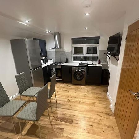 2 Bedroom Apartment In Hampdenrd Londra Dış mekan fotoğraf