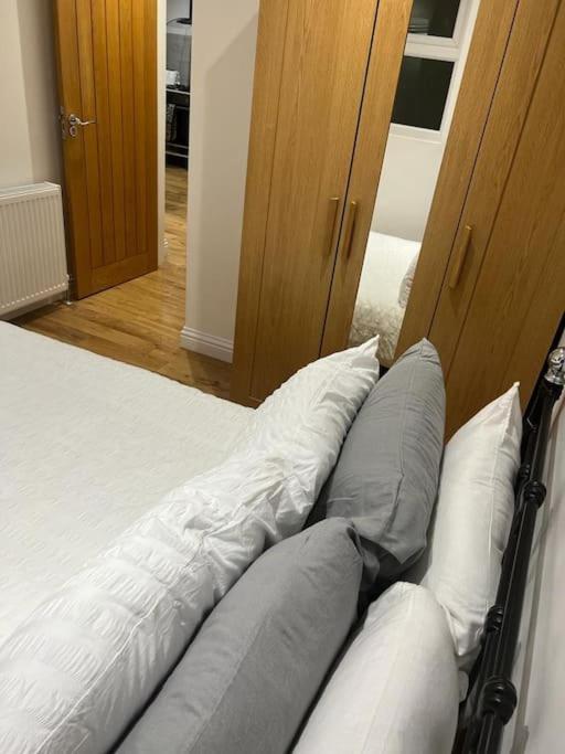 2 Bedroom Apartment In Hampdenrd Londra Dış mekan fotoğraf