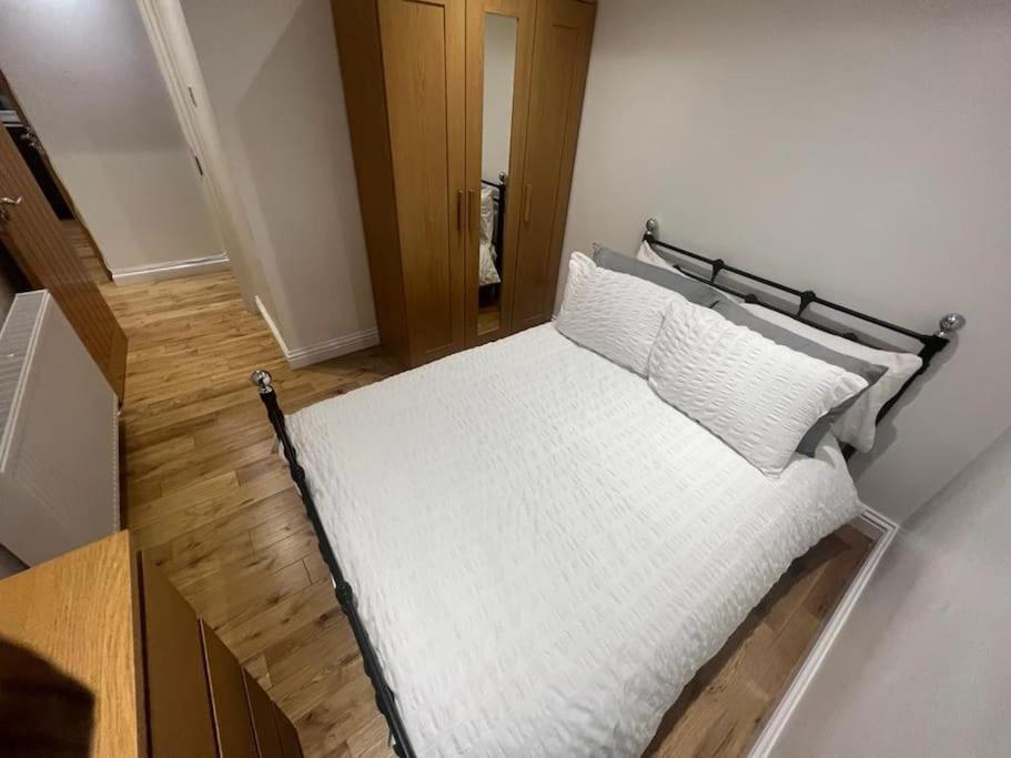 2 Bedroom Apartment In Hampdenrd Londra Dış mekan fotoğraf
