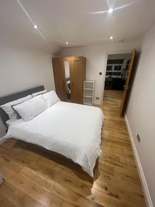 2 Bedroom Apartment In Hampdenrd Londra Dış mekan fotoğraf