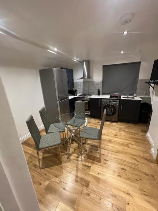 2 Bedroom Apartment In Hampdenrd Londra Dış mekan fotoğraf